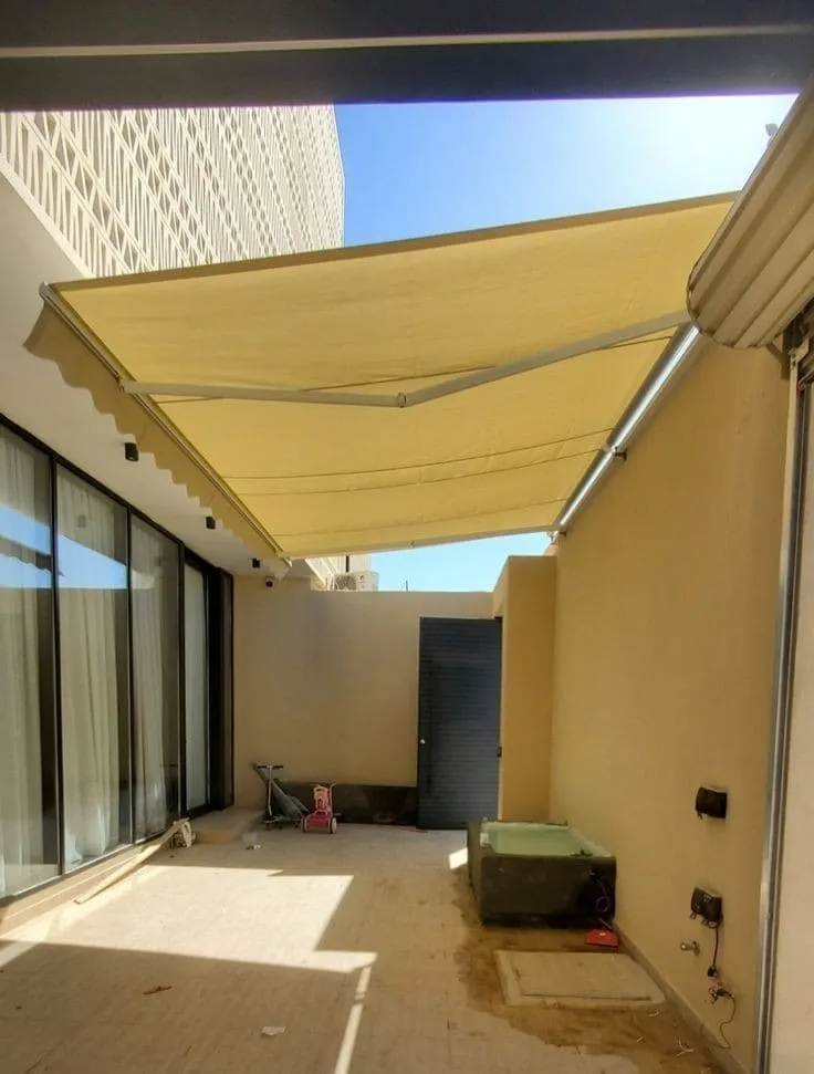 استخدامات مظلات كهربائية متحركة